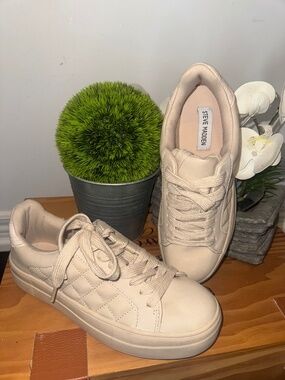 the Steve Madden Gabby Quilted Platform Sneakers in Bone Size